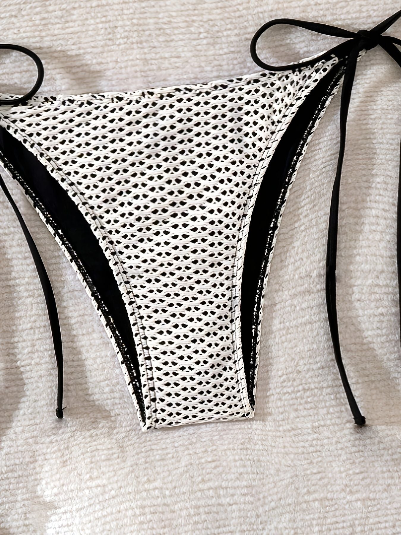 Women’s Retro Cutout Three Point Bikini Swimsuit with Pads